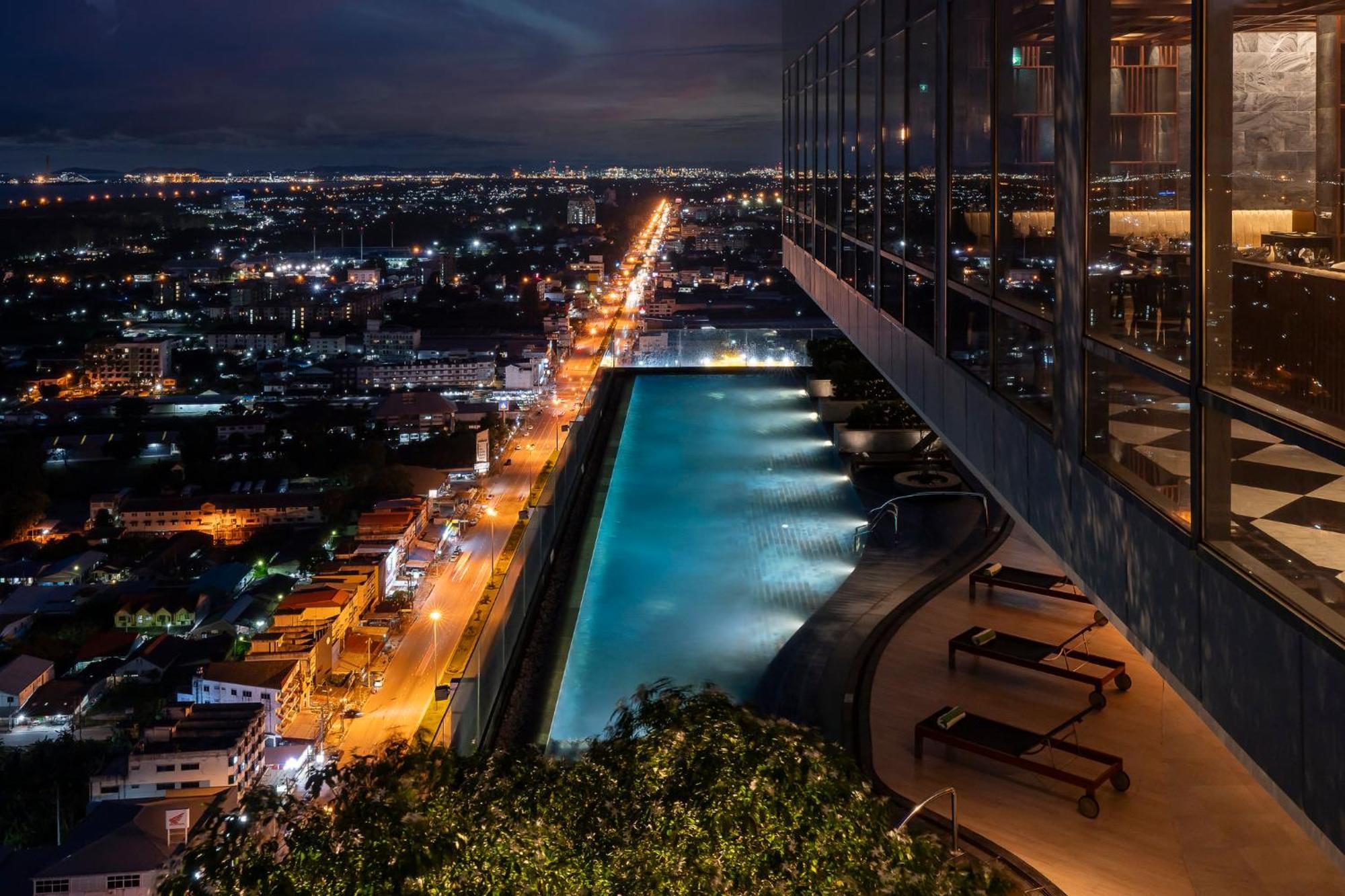 Holiday Inn & Suites Rayong City Centre By Ihg Exterior photo