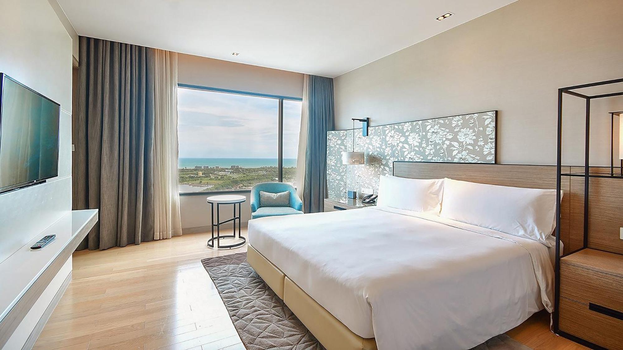 Holiday Inn & Suites Rayong City Centre By Ihg Exterior photo